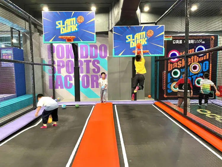 trampoline park parque de trampolim