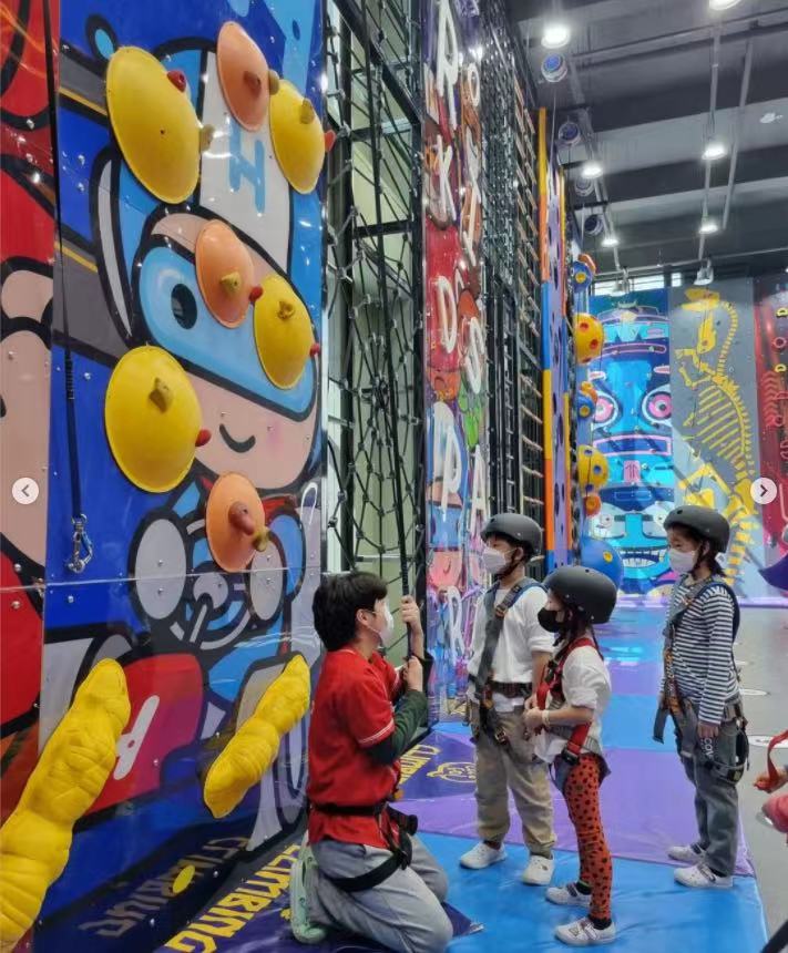 climbing wall (2) جدار التسلق (2)
