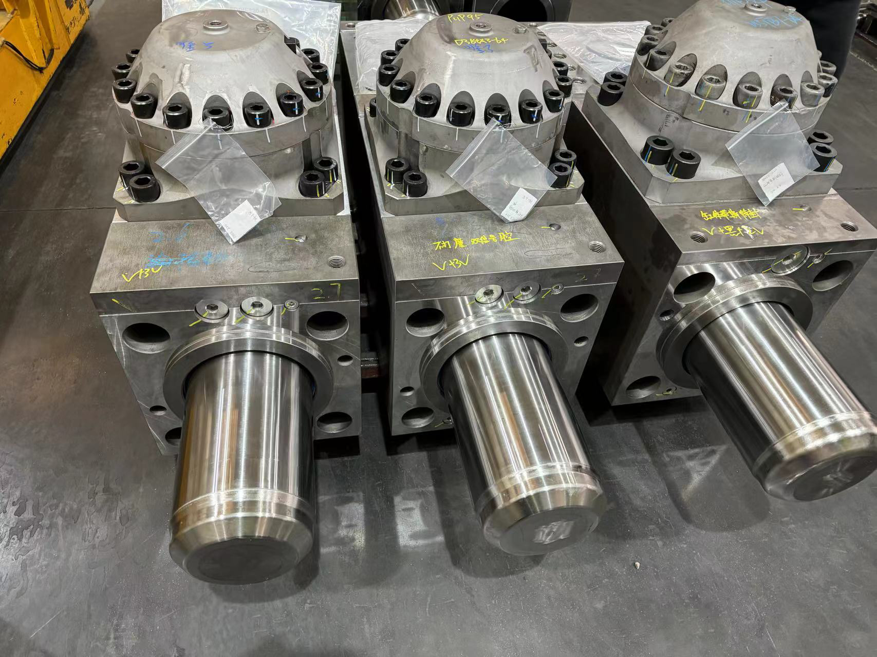 Hydraulic Breaker DURABILITY is the Best-2 Die Haltbarkeit des Hydraulikhammers ist die Beste-2
