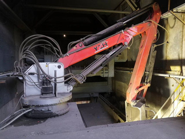 Braccio demolitore idraulico BHD600: trasformate i tempi di inattivit&agrave; del frantoio in tempi di attivit&agrave; redditizi