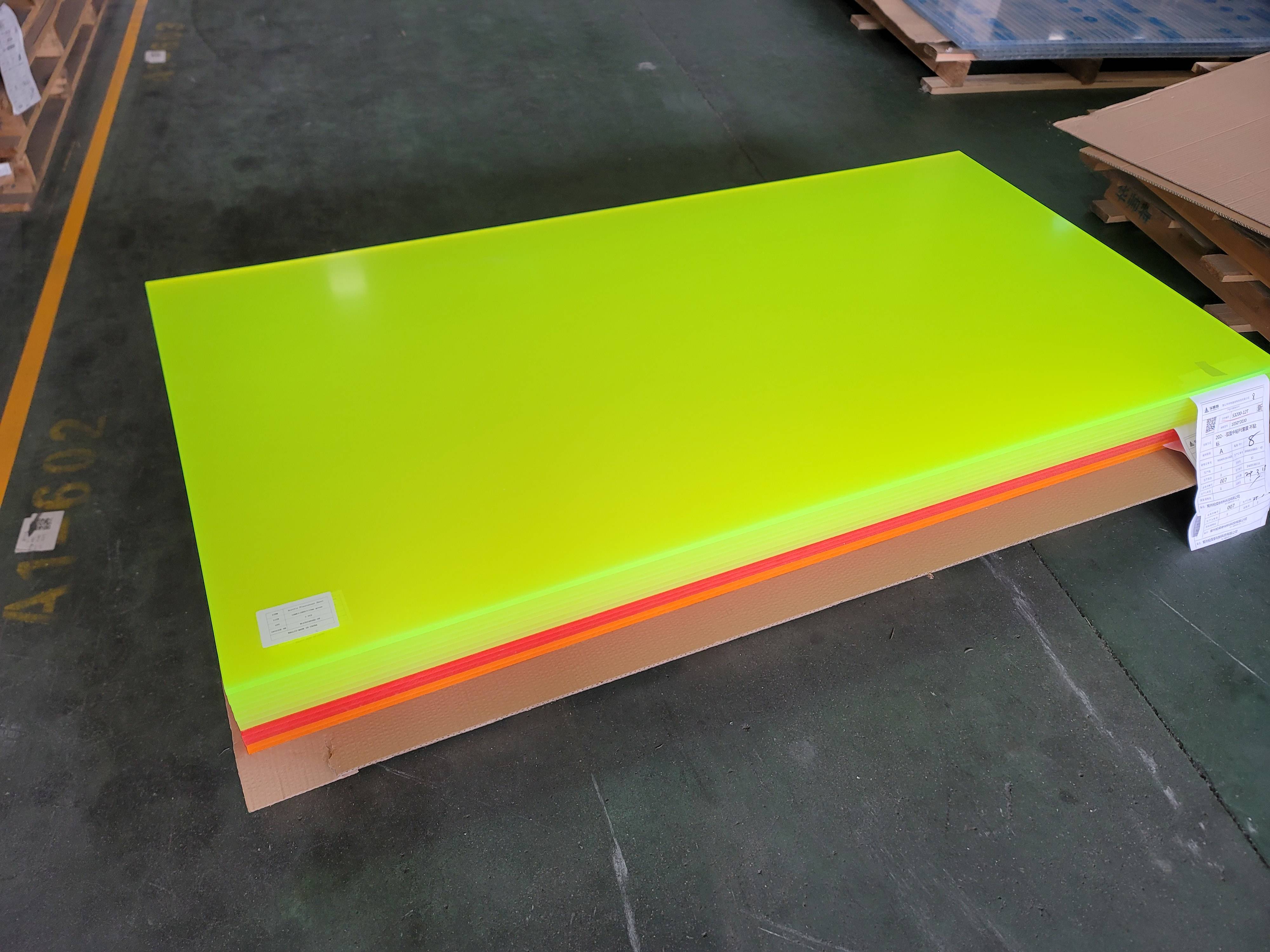 Fluorescent Acrylic Applications Aplikacija fluorescentnih akrilnih ploča za maloprodajne znakove, interijere i izradu po narudžbi