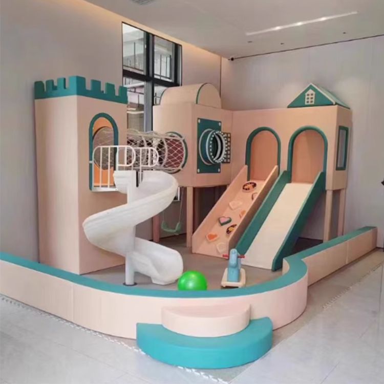 Castelo de brincar macio interno com escorregador em espiral, parede de escalada e escorregador duplo para sala de jogos e creche infantil