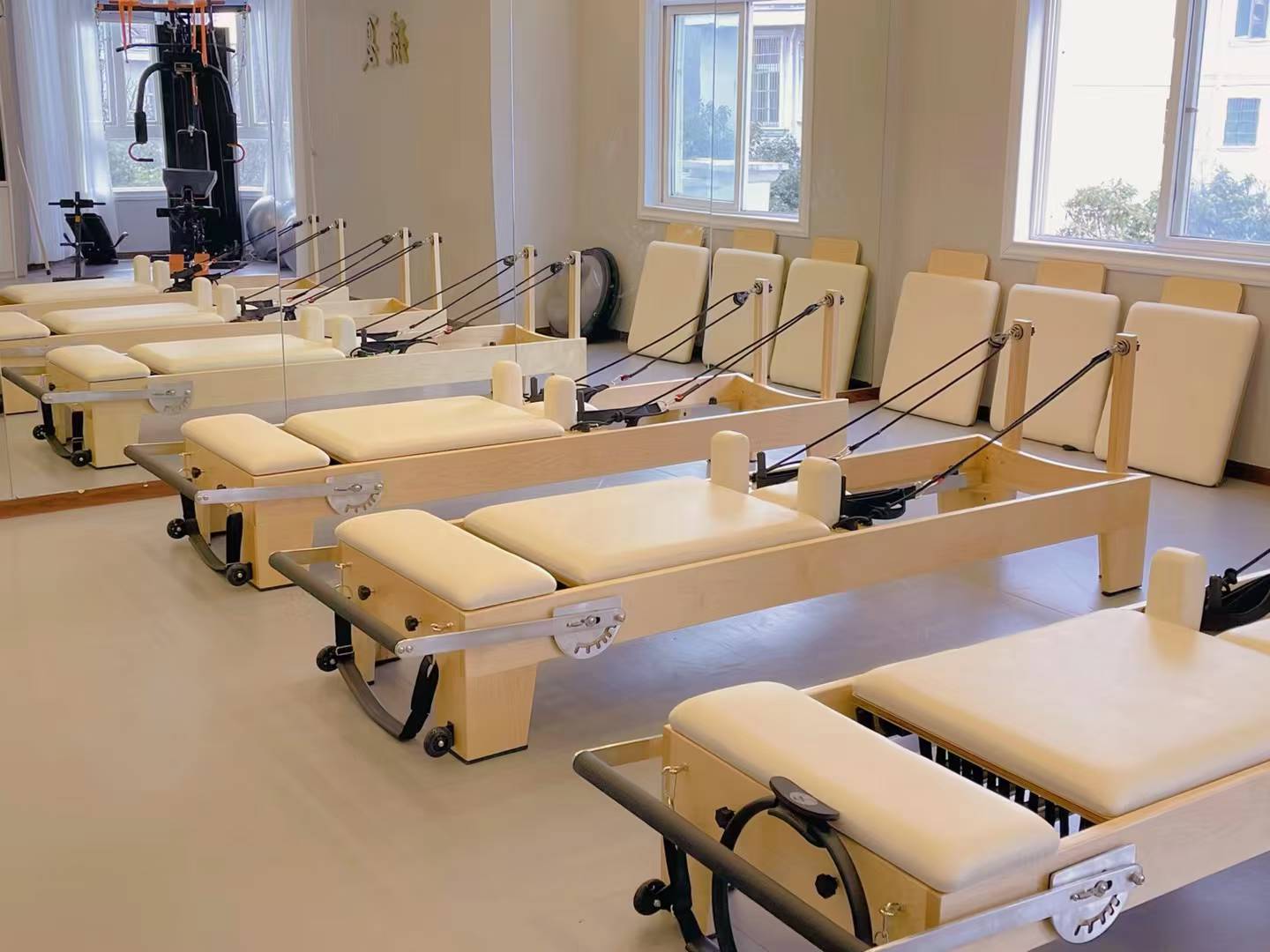 XYSFITNESS Aluminum Foldable Pilates Reformer Space-Saving Design for Home Fitness XYSFITNESS طراحی اصلاحکننده پیلاتس تاشو آلومینیومی و صرفهجویی در فضا برای تناسب اندام در خانه