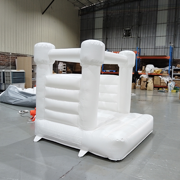 Toddler Play Inflatable White Castle with Mesh Sides Aufblasbares weißes Spielschloss für Kleinkinder mit Netzseiten