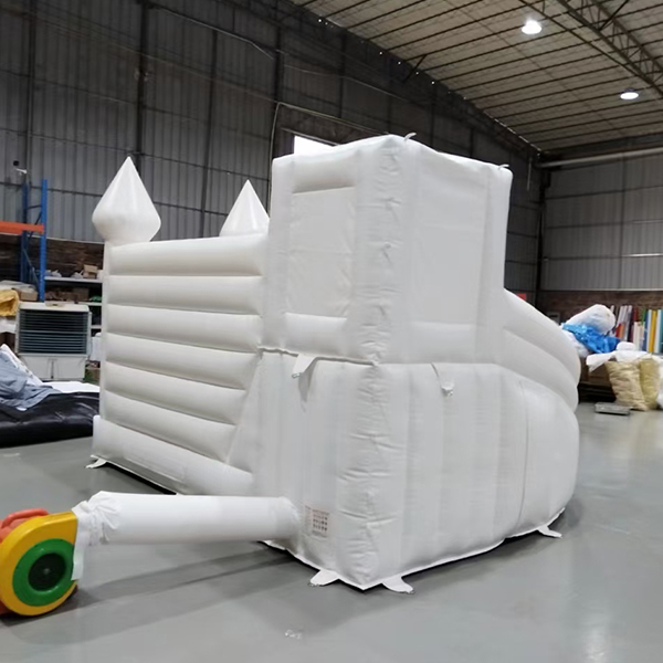 PVC Inflatable Castle With Slide For Indoor And Outdoor Playground Distributor Aufblasbares PVC-Schloss mit Rutsche für Spielplatzverteiler im Innen- und Außenbereich
