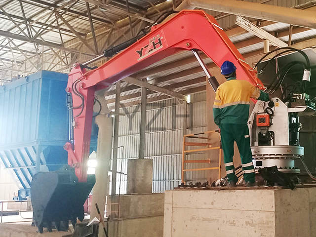 Multi-Functional Pedestal Rock Breaker System Çok Fonksiyonlu Kaideli Kaya Kırıcı Sistemi
