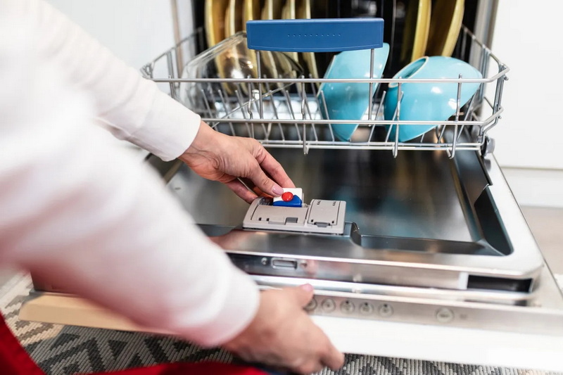 Can You Put A Dishwasher Pod Directly in The Dishwasher هل يمكنك وضع وعاء غسالة الأطباق مباشرة في غسالة الأطباق؟