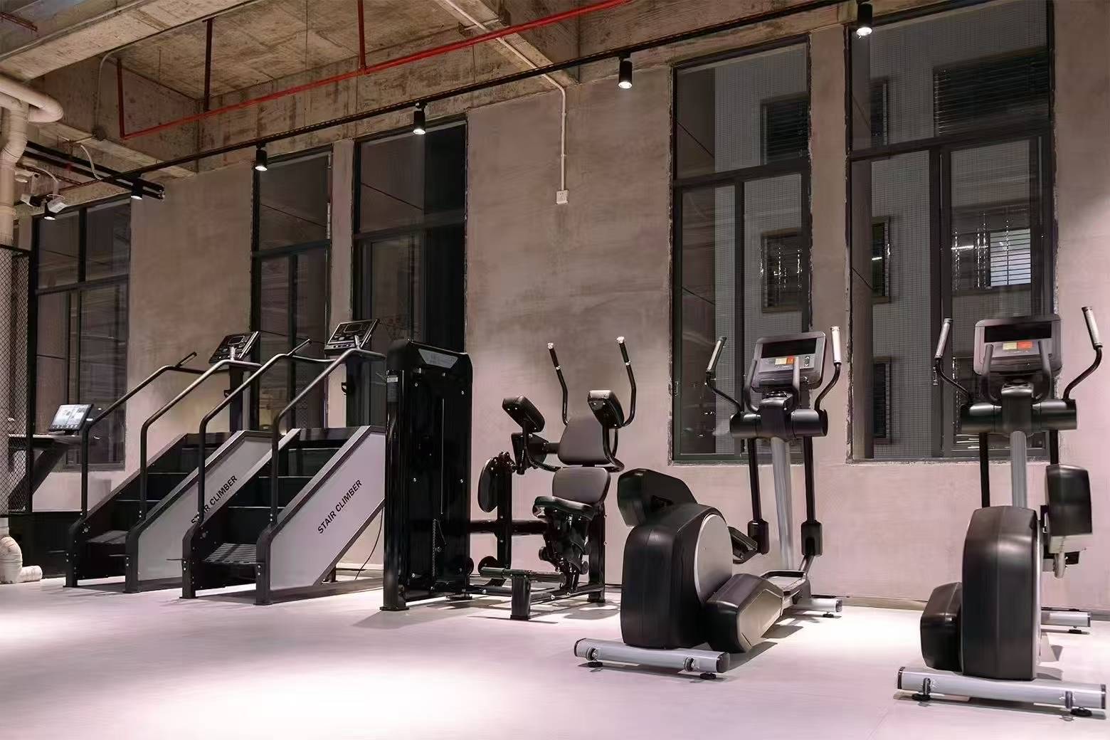 74㎡ Hotel Gym Design: Build a High-Value Fitness Space تصميم صالة الألعاب الرياضية بالفندق بمساحة 74 مترًا مربعًا: إنشاء مساحة لياقة بدنية عالية القيمة