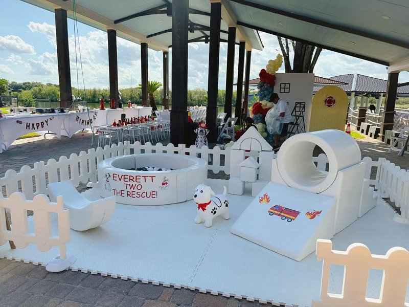 white carousel play permainan korsel putih