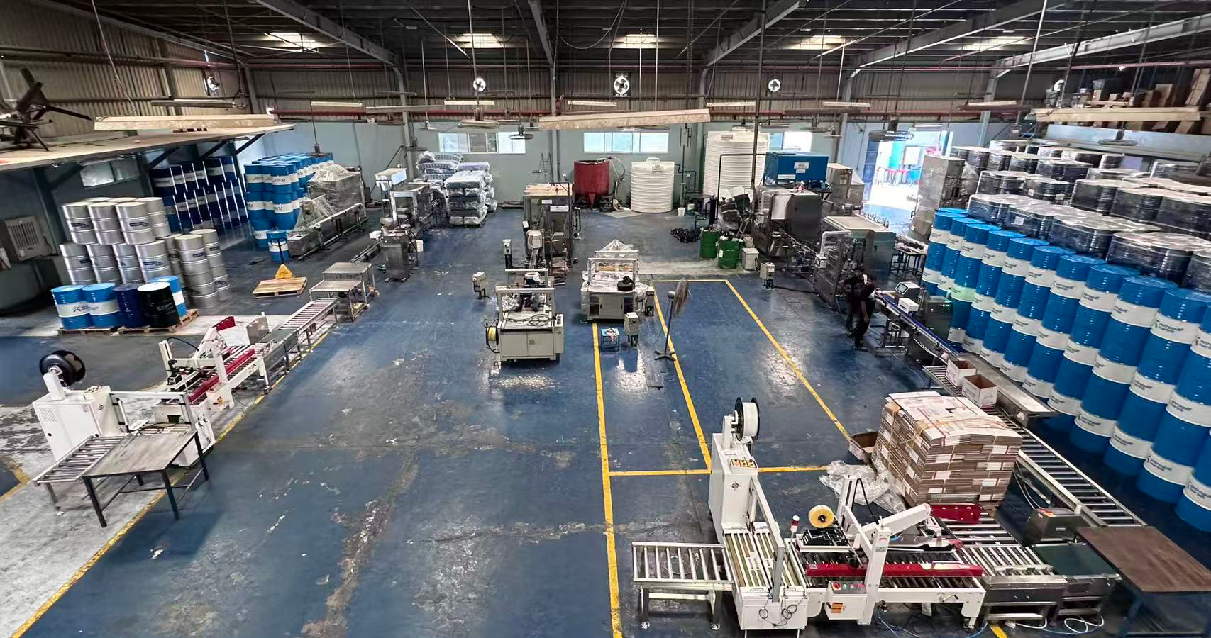 lube-oil-factory चिकनाई-तेल-कारखाना
