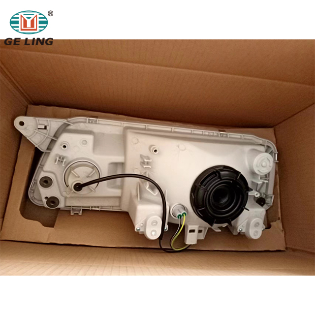 Head Lamp 1868301244 For Isuzu Frr 1999 Lampada frontale 1868301244 per Isuzu Frr 1999