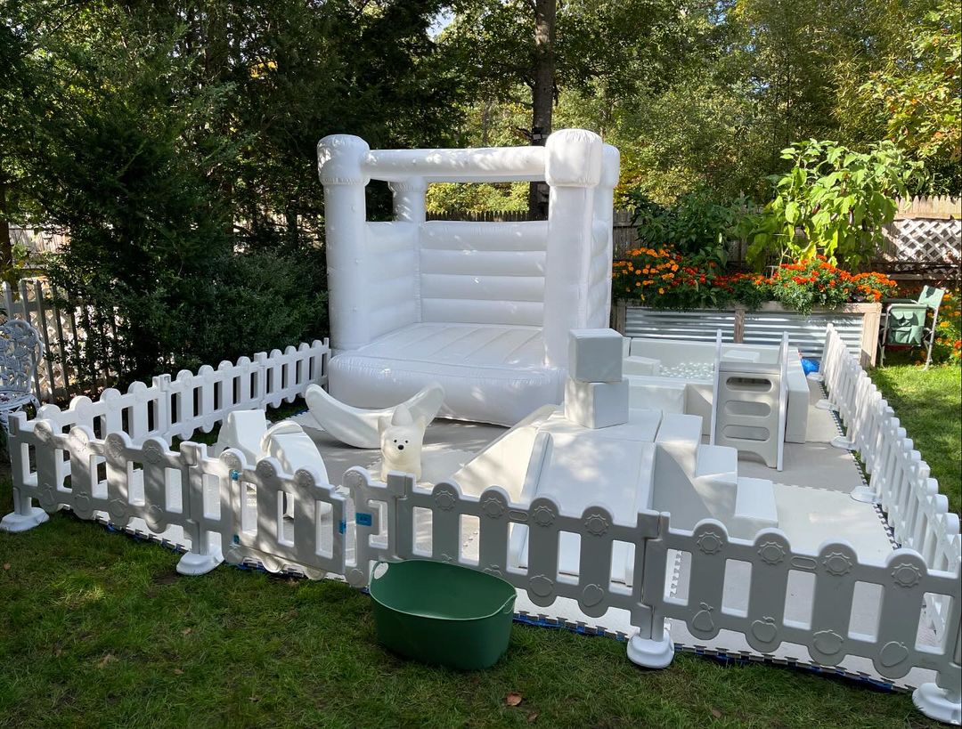 Popular All White Soft Play Equipment Creative Indoor Playland For Toddlers With Ball Pit And Slide Beliebte ganz weiße weiche Spielgeräte, kreatives Indoor-Spielland für Kleinkinder mit Bällebad und Rutsche