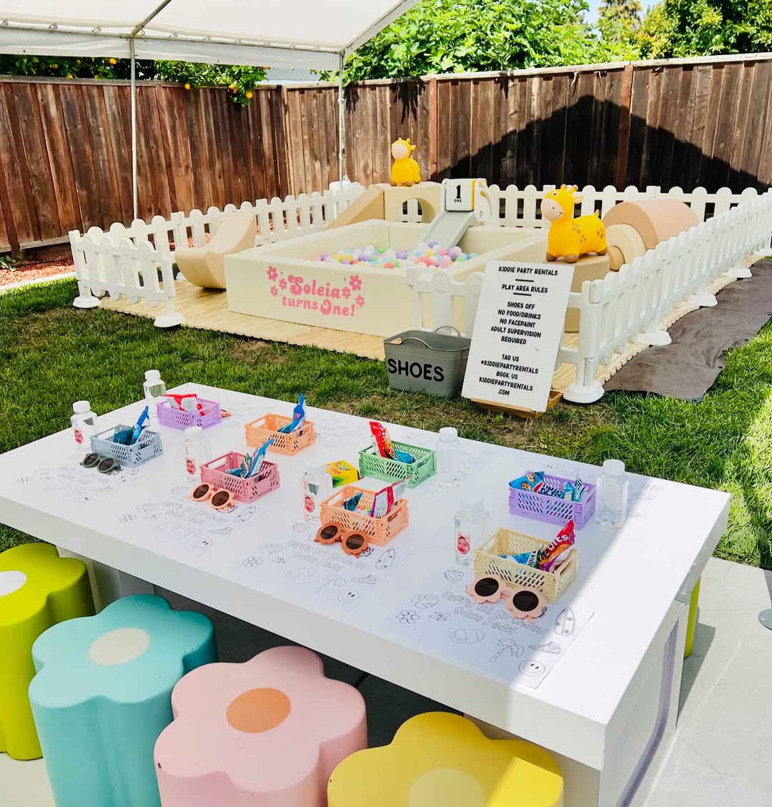New design and commercial soft play indoor and outdoor equipment playground with tables and chairs Nuevo diseño y juego suave comercial, equipo interior y exterior, parque infantil con mesas y sillas