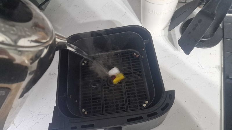 Dishwasher Pod Method For Air Fryer Maintenance Opvaskemaskine Pod Metode til Air Fryer vedligeholdelse