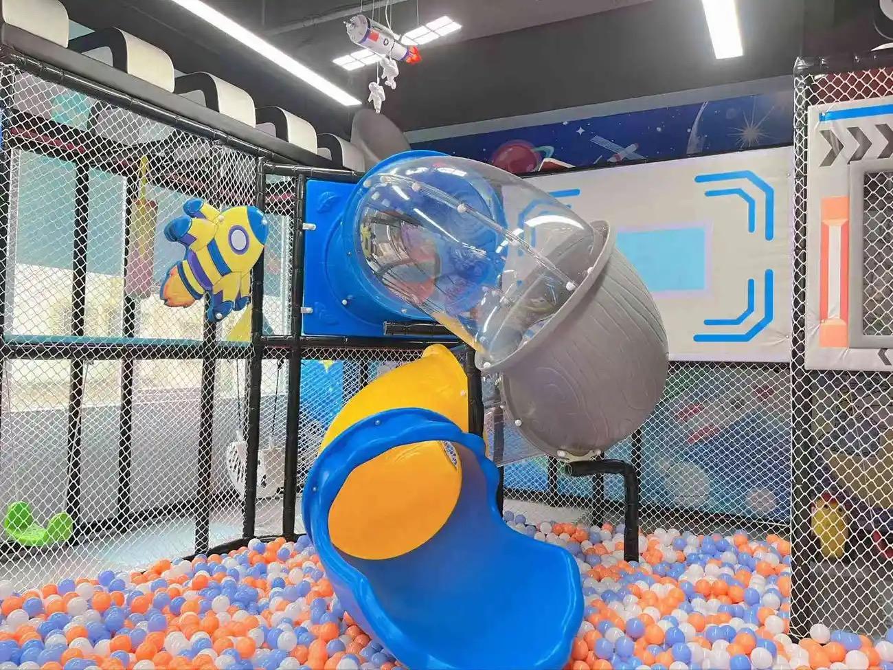 space-themed-indoor-playground-slide-malaysia-globalltoy لعبة تحت عنوان الفضاء في الأماكن المغلقة، ملعب الشريحة، ماليزيا، Globalltoy
