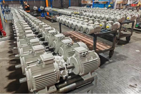 Surface Finishing of 3 phase ac induction motor 3상 교류 유도 전동기 표면 마감