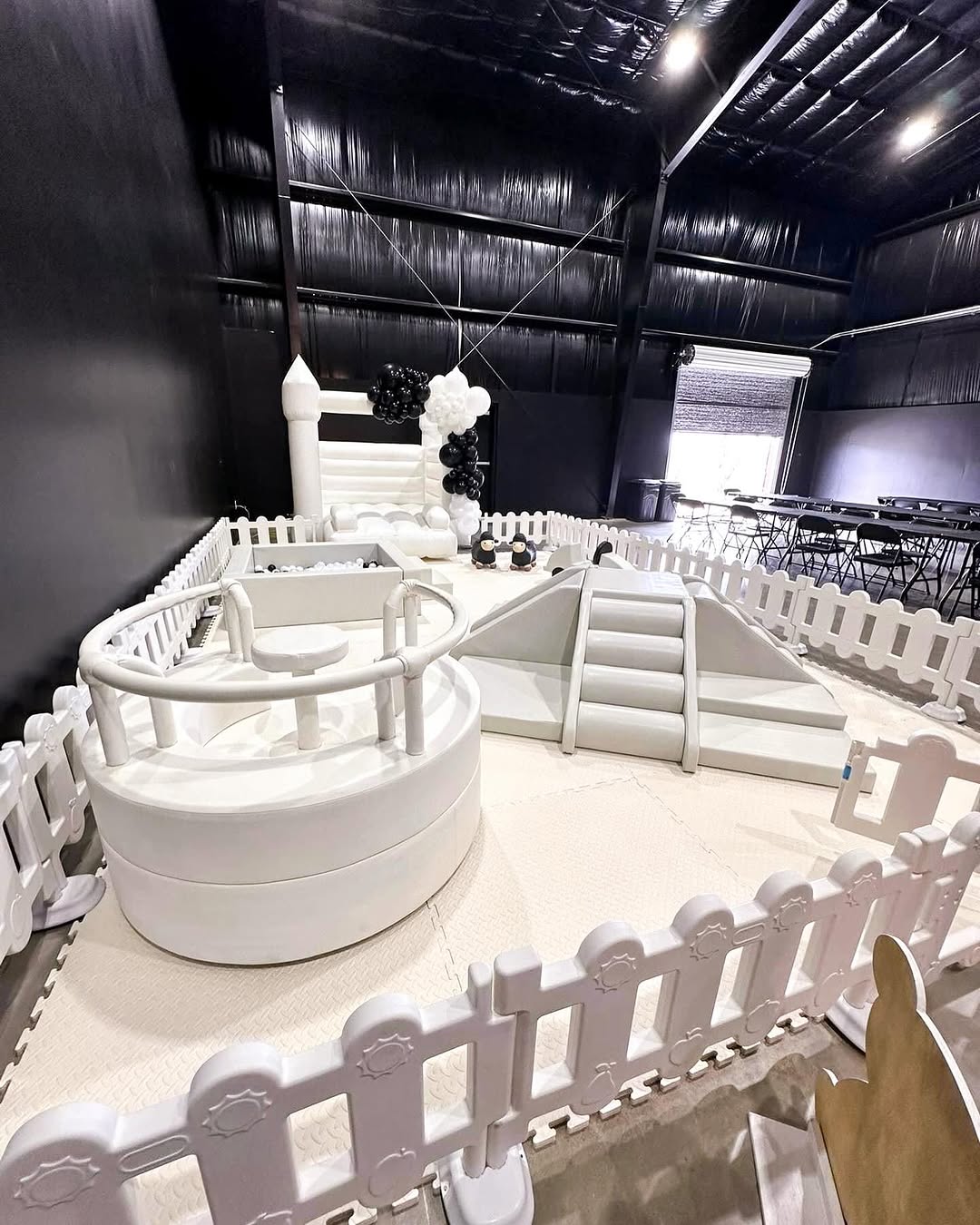 white color package set and good quality toddler soft indoor outdoor children's equipment with Carousel Conjunto de paquete de color blanco y equipo infantil suave para interiores y exteriores de buena calidad con carrusel