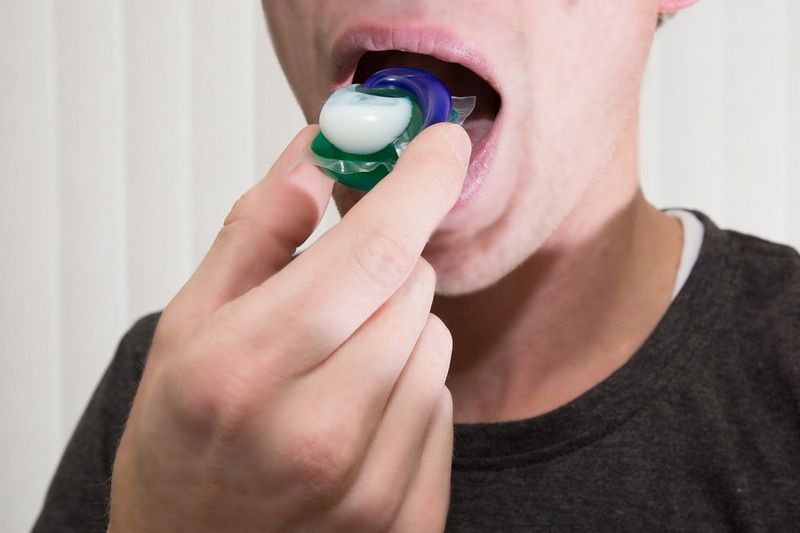 Are Eating Laundry Pods Safe Mangiare i contenitori per il bucato è sicuro?