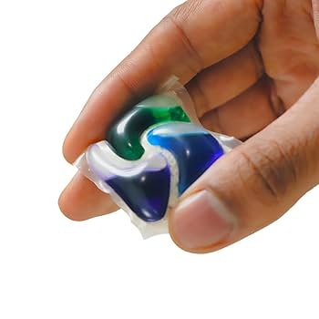 So f&uuml;gen Sie Cascade Platinum Pods in die Sp&uuml;lmaschine ein