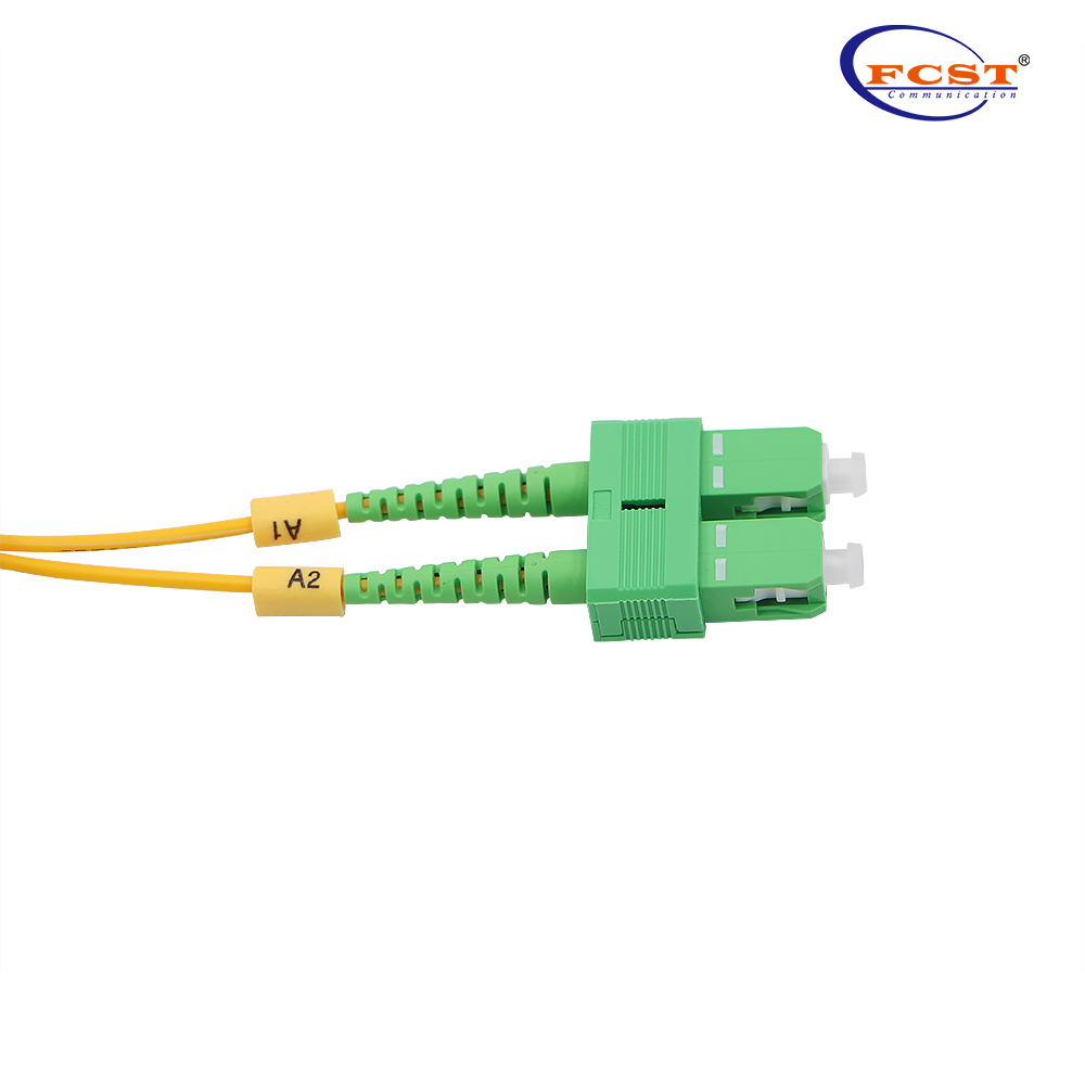 SC/APC-LC/UPC Duplex 3.0mm 1m Corde de raccordement fibre optique PVC G652D