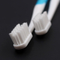 Cepillo de dientes de ortodoncia, cerdas en forma de U