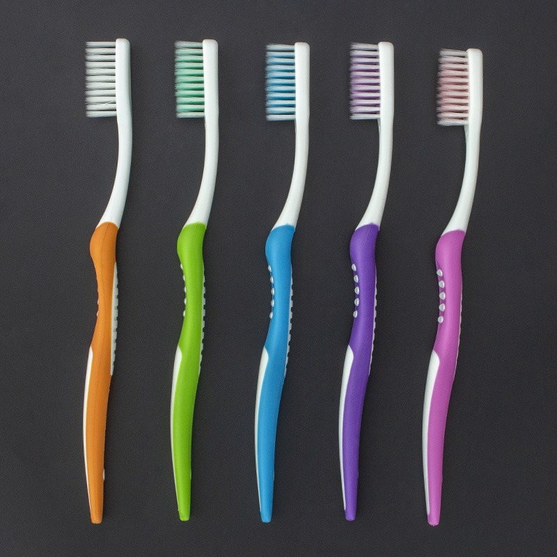 Brosse à dents quotidienne écologique simple avec deux poignées de couleur
