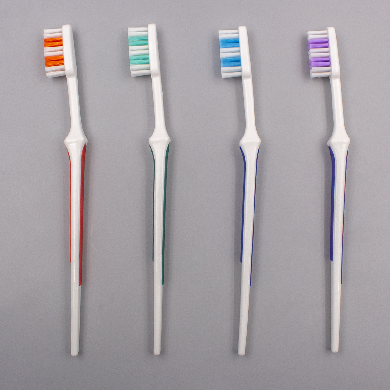 Brosse à dents adulte à poignée plate avec un logo personnalisé en nylon