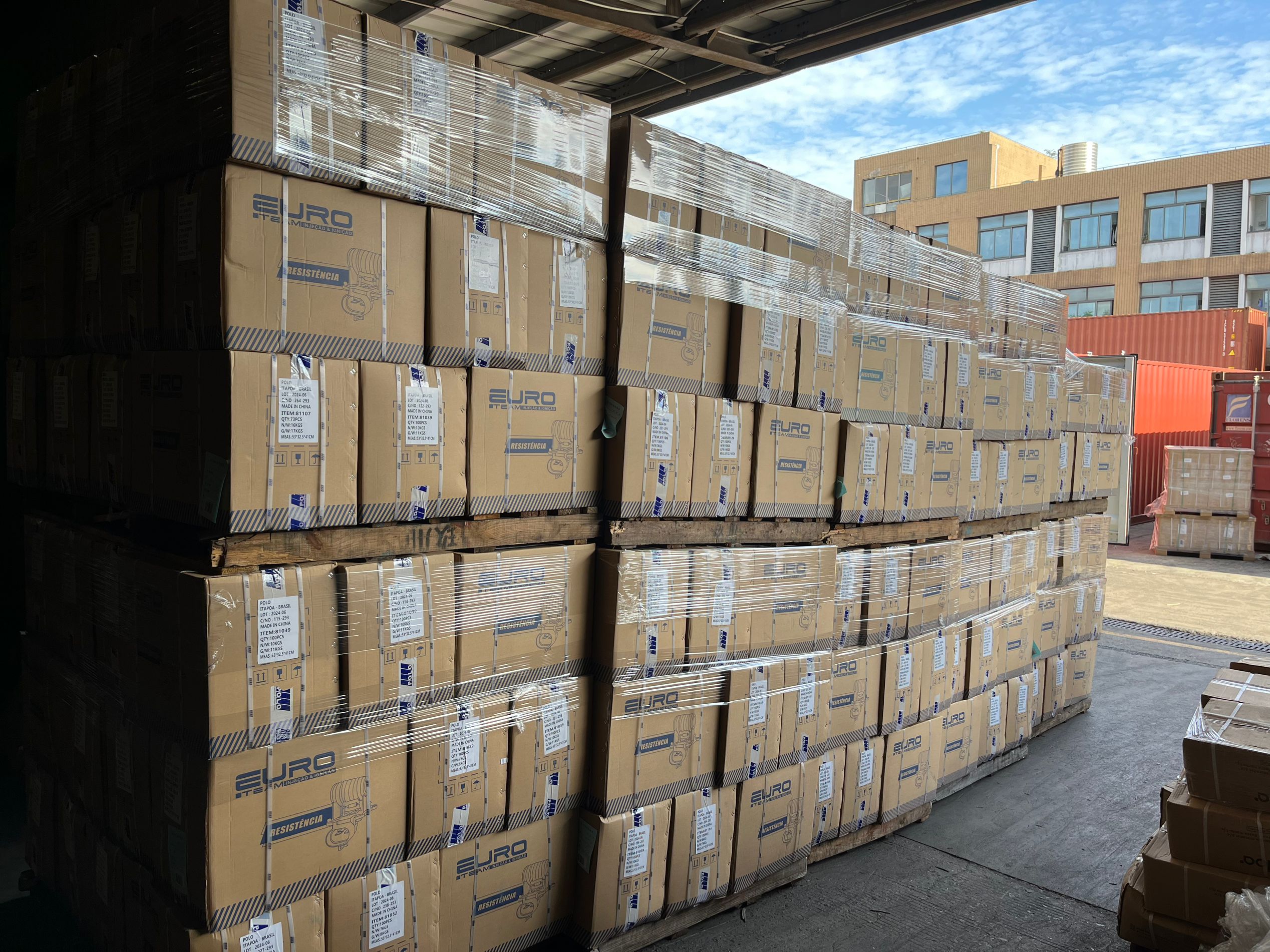 Palettierte Kartons bereit für den Exportversand