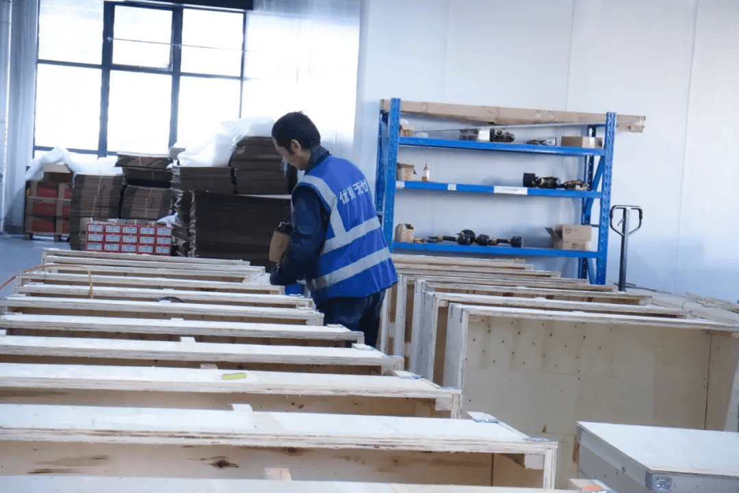 Pasukan Logistik Pecah Melindungi penghantaran anda13