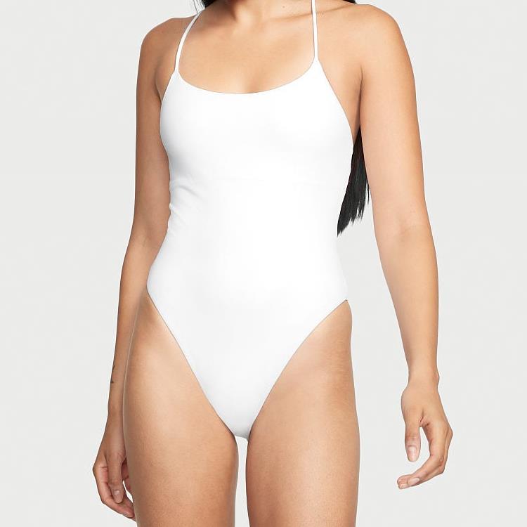 Tendencoj de Knabinaj Naĝvestaĵoj Ĉi-Jare: Kio Estas Populara