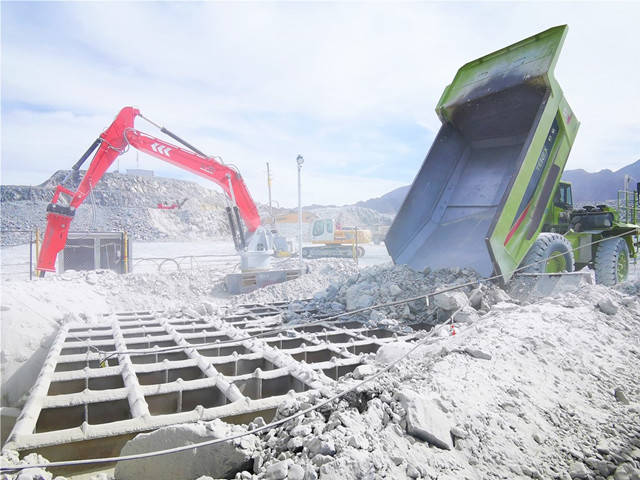 YZH Pedestal Boom Rockbreakers | Hochleistungs-Steinbrechsysteme