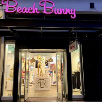 Trajes de banho cativantes: parceria com fabricantes de trajes de banho Beach Bunny para qualidade incompar&aacute;vel