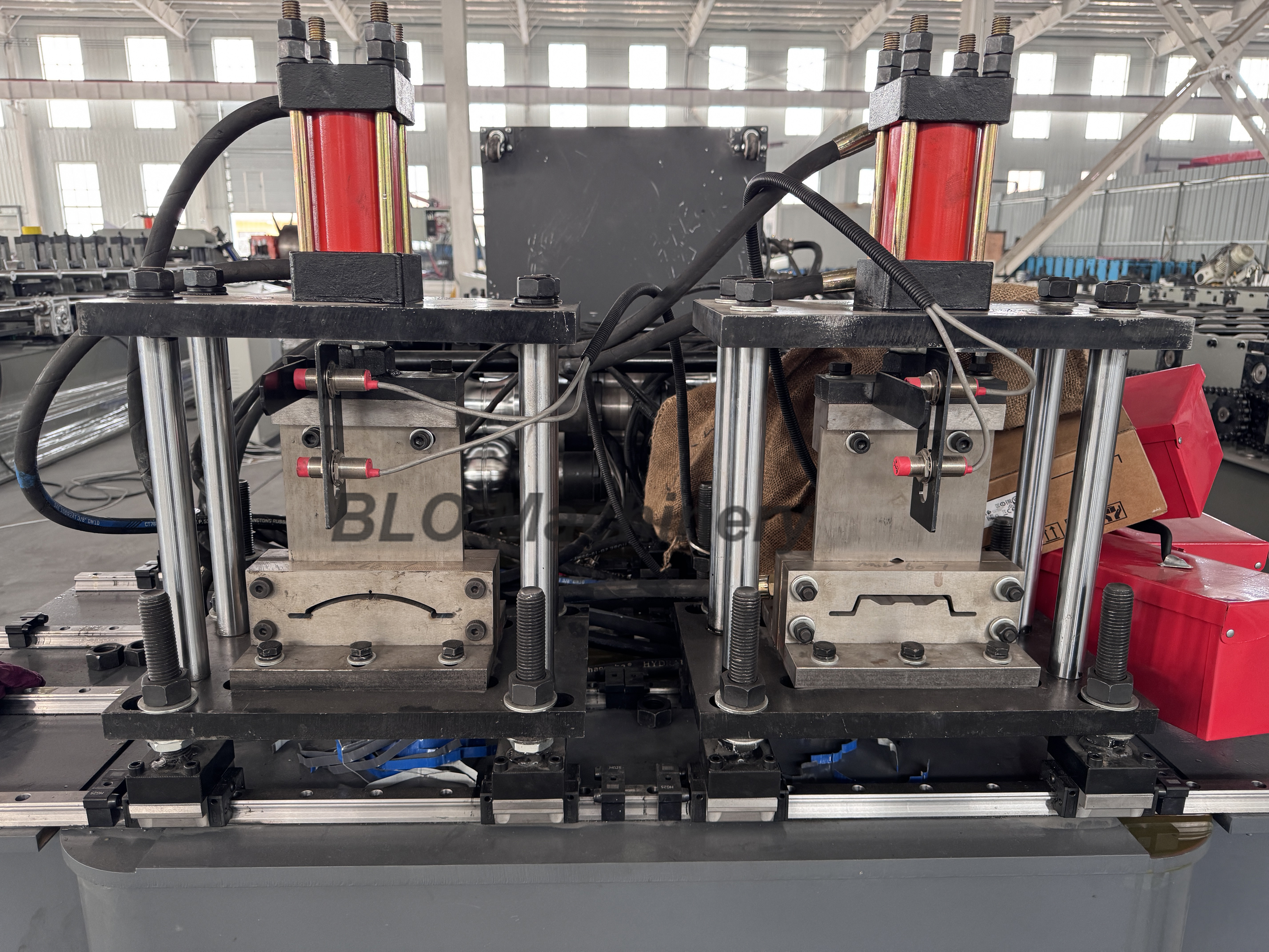 Shutter BLO Door roll forming machine シャッターBLO ドアロール成形機