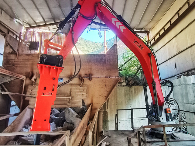 hệ thống b&ugrave;ng nổ rockbreaker