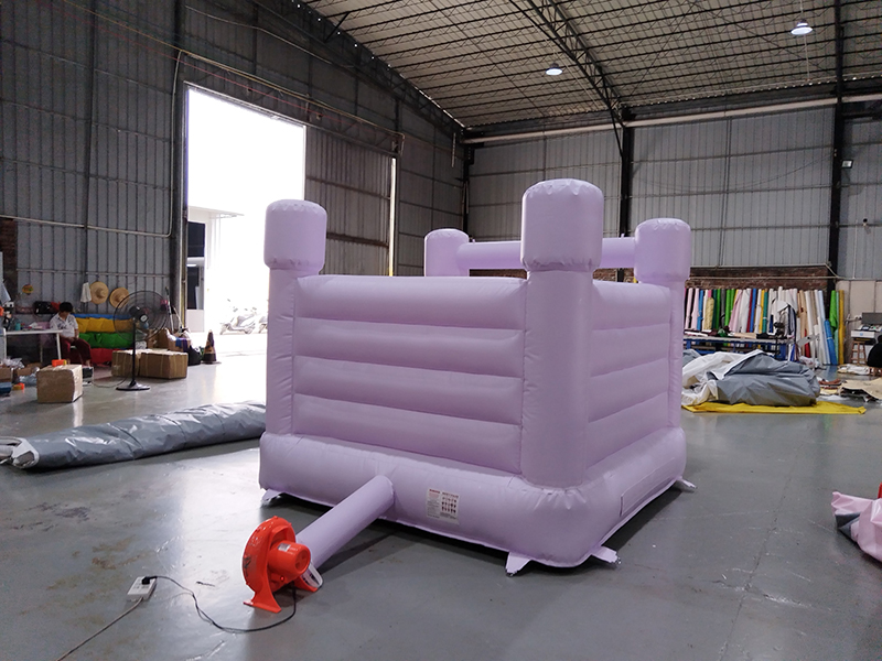 ungu muda-rumah-pantal-kastil-dengan-blower