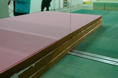 Verificação de qualidade de UNION P100 Painel de espuma de PVC - Medição de precisão na fábrica