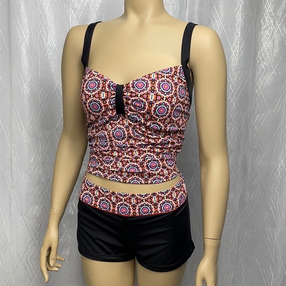 Ma hea e kūʻai ai i nā lole ʻauʻau ʻo South Point?