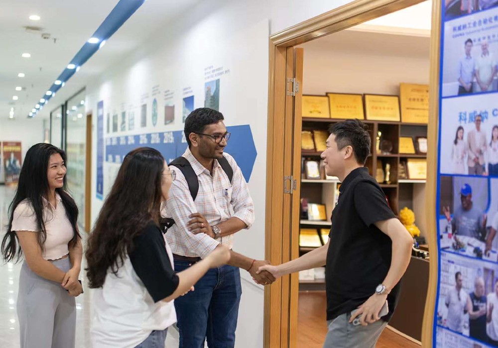 Indian Clients Visit COVNA to Inspect Valve Order and Explore Future Cooperation5 ลูกค้าชาวอินเดียเยี่ยมชม COVNA เพื่อตรวจสอบคำสั่งซื้อ Valve และสำรวจความร่วมมือในอนาคต5