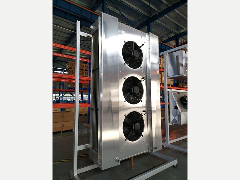 Double outlet air cooling evaporator