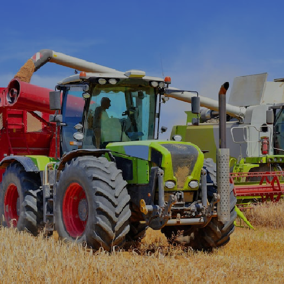 농업용 트랙터 및 수확기