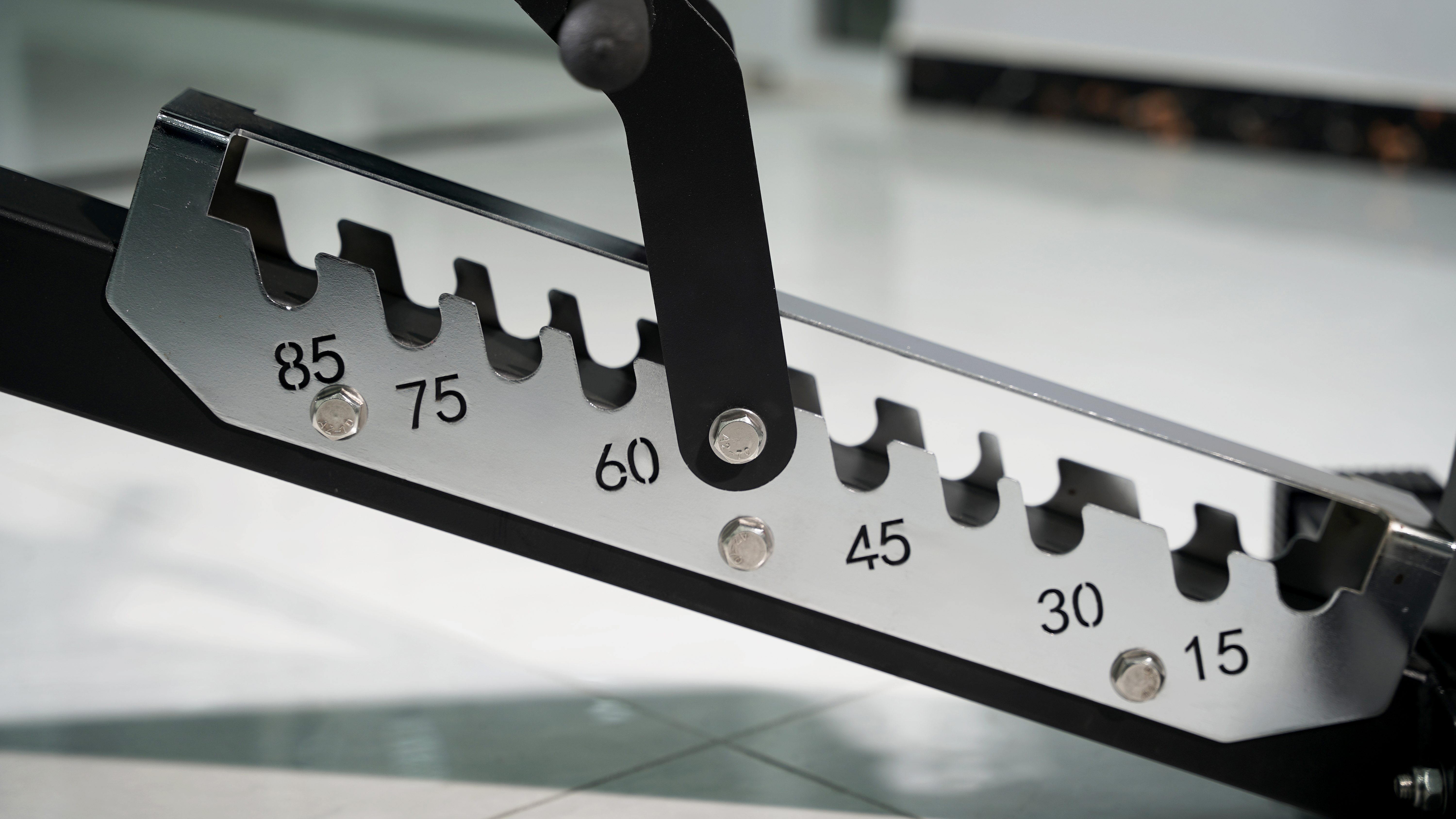 Bench FID azo zahana ara-barotra feno