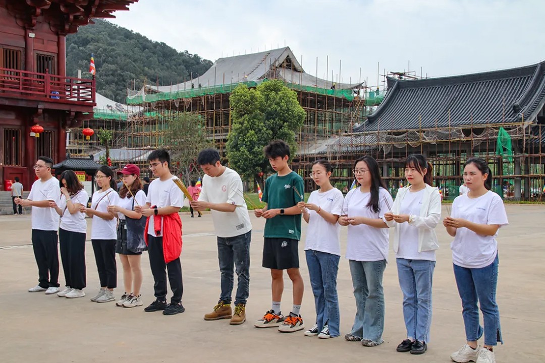 Seeking Tranquility in Ancient Temples, Building Unity in Eco-Parks — COVNA Team Building Day (2) แสวงหาความเงียบสงบในวัดโบราณ สร้างความสามัคคีในสวนสาธารณะเชิงนิเวศ — วันสร้างทีม COVNA (2)