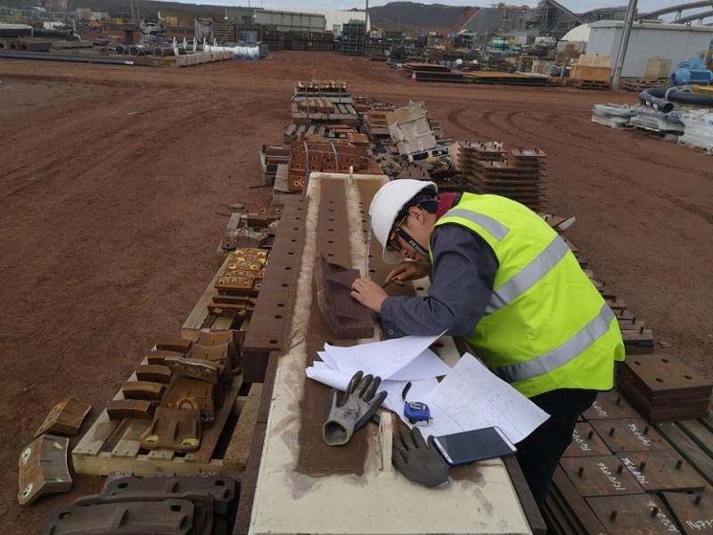H&G engineer is checking and inspecting sag liners’ dimensions at Mining plant