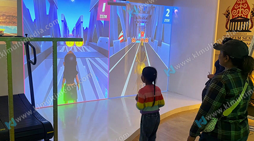 لعبة الجري على الحائط