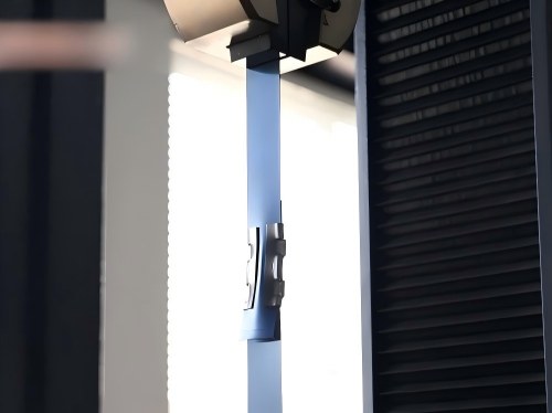 Test de r&eacute;sistance &agrave; la traction dans le laboratoire de Juhong v&eacute;rifiant qu'un joint d'&eacute;tanch&eacute;it&eacute; de cerclage atteint l'exigence d'efficacit&eacute; de 75 % des normes GB/T 39040 et ASTM D3953.