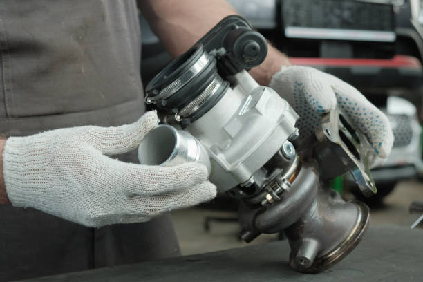 Turboalimentador Elecdurauto exibido ao lado de concorrentes globais como Garrett e BorgWarner
