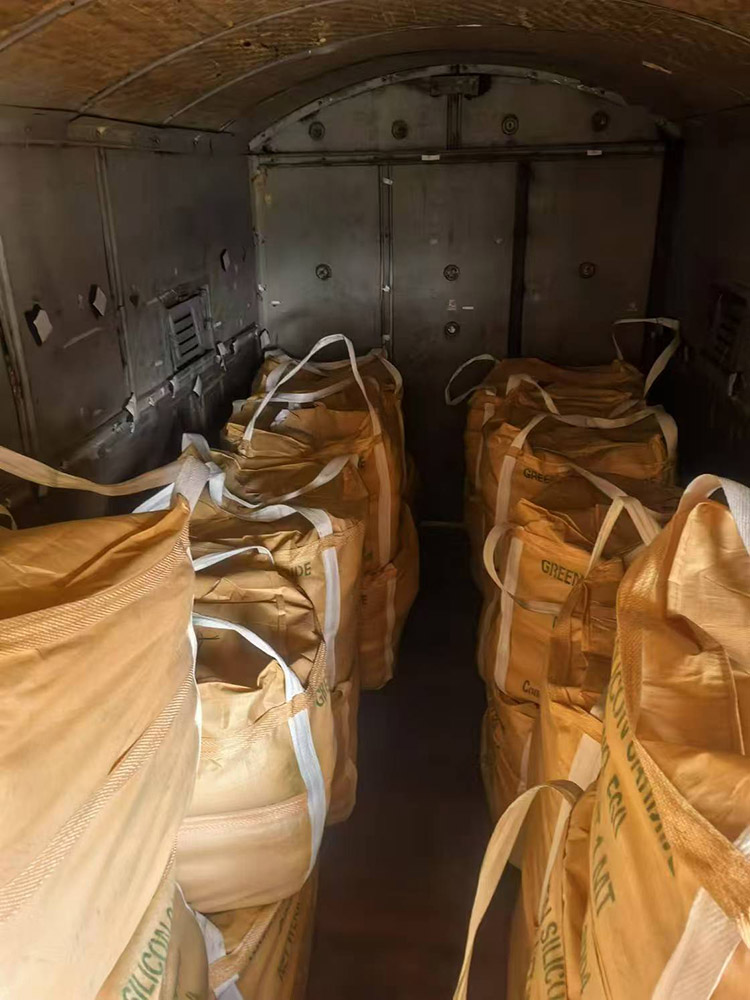 Mulita e Espin&eacute;lio Fundidos