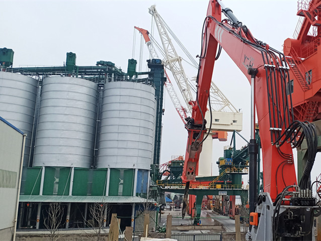 Rockbreaker Boom System