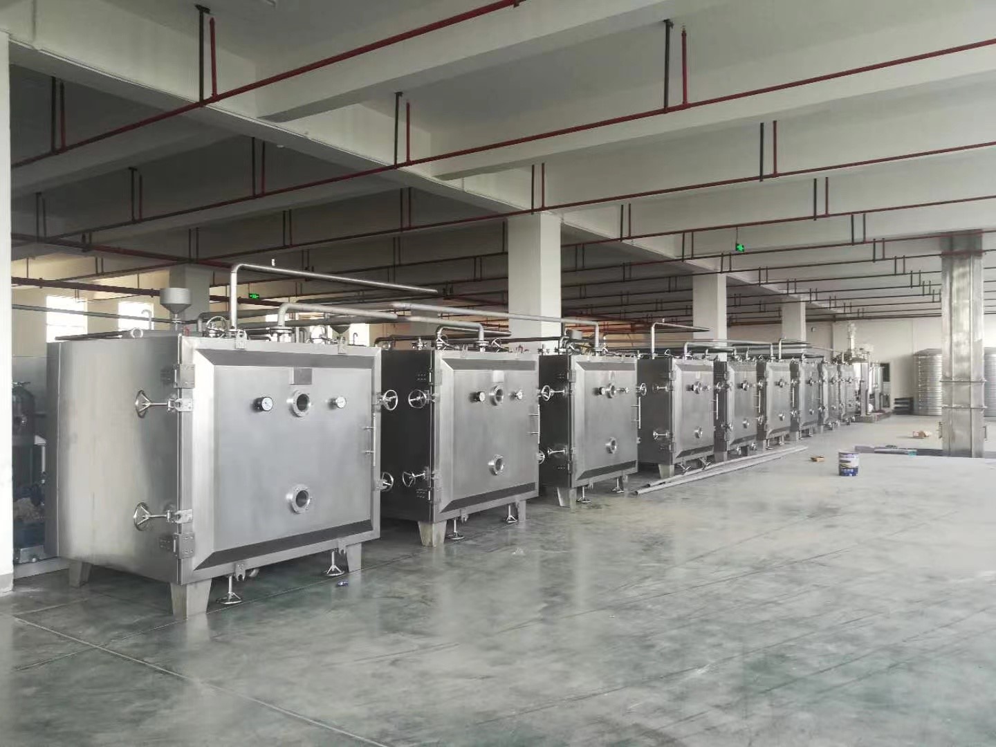 m&aacute;y sấy khay ch&acirc;n kh&ocirc;ng.jpg