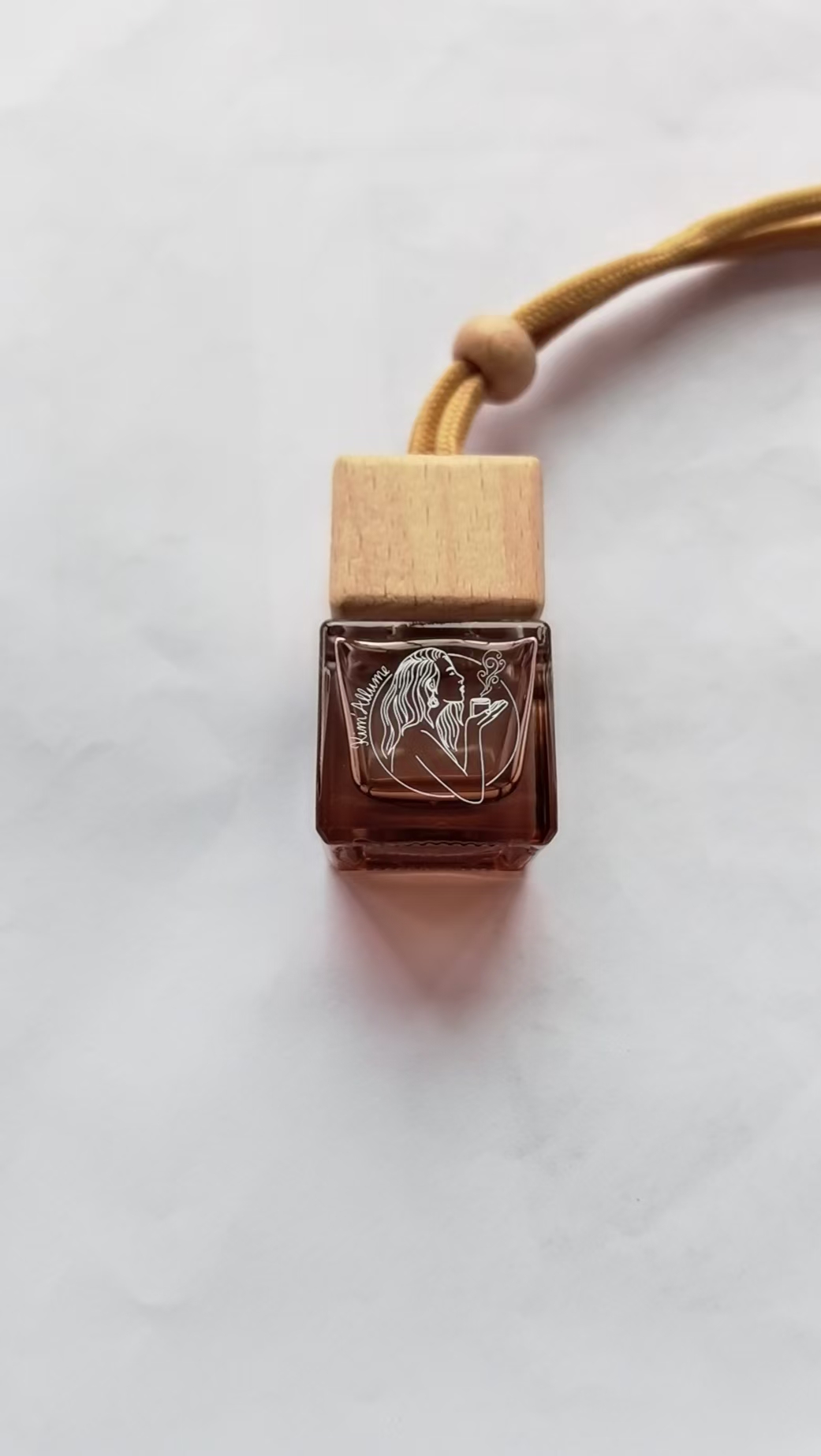 Hanging Car Air Freshener Car Diffuser Bottle Customized معلقة سيارة الهواء المعطر سيارة الناشر زجاجة مخصصة